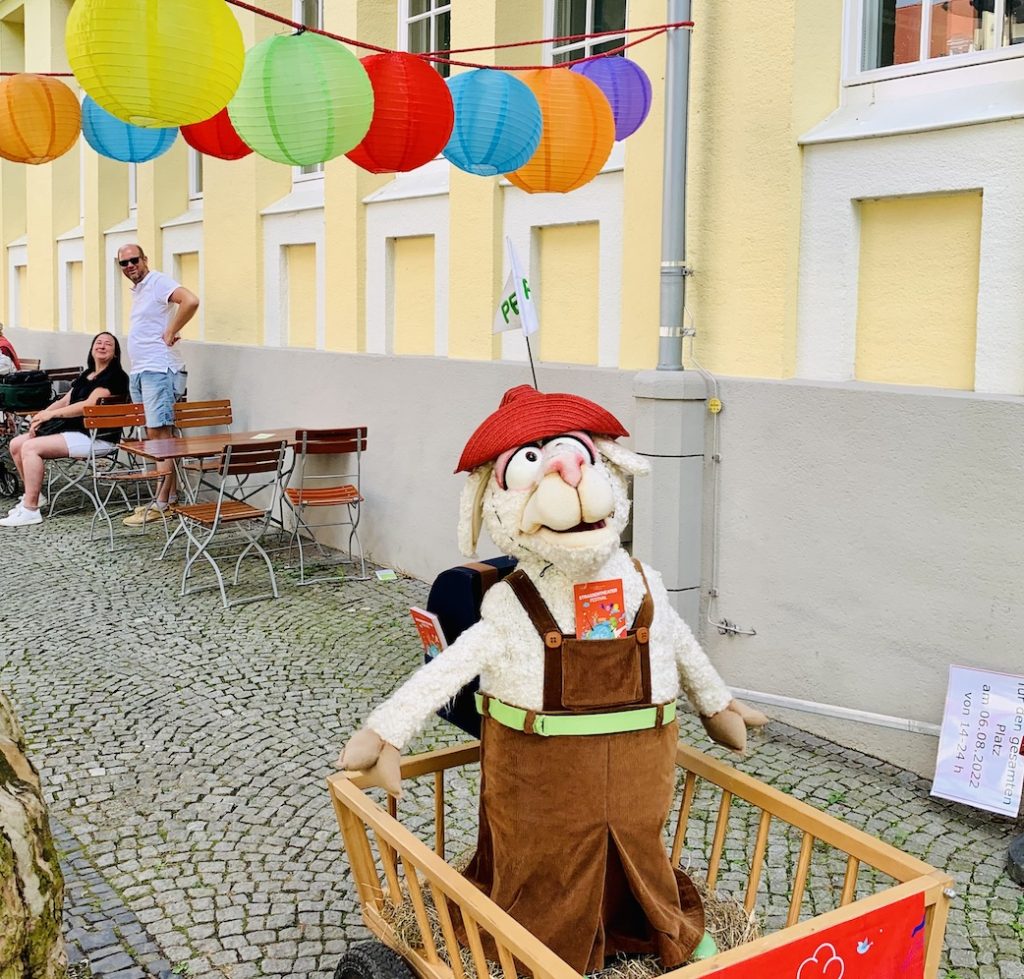 Pepe das Schaf - Roboterschaf zur Animation - Julian Button