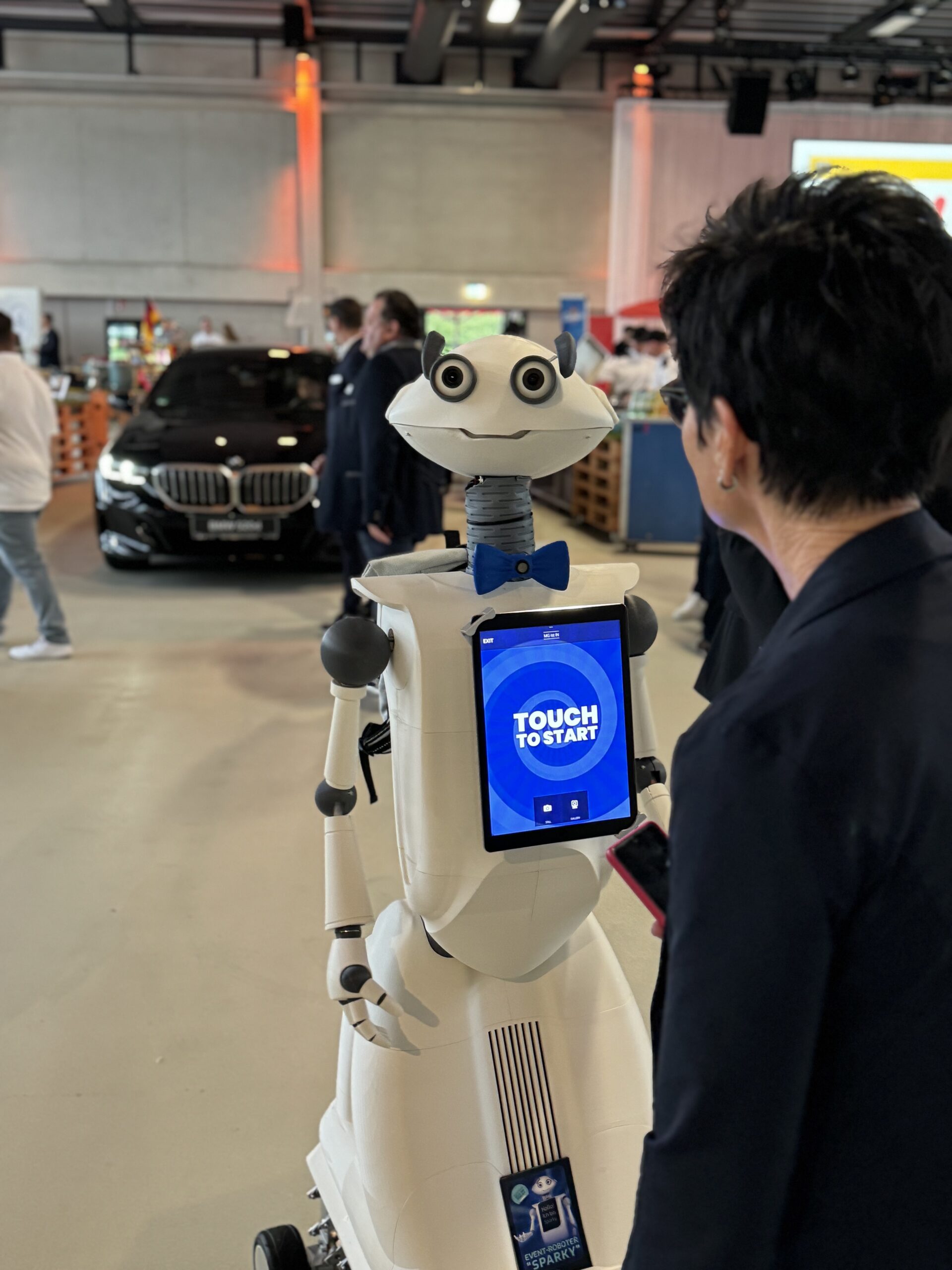 Sparky Event Roboter Interaktion mit Gästen